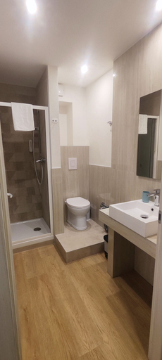 Bathroom 4, Vroom508, Verona