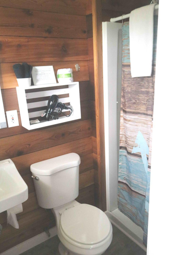 Bathroom 3, The Lowtide Motel, Grays Harbor
