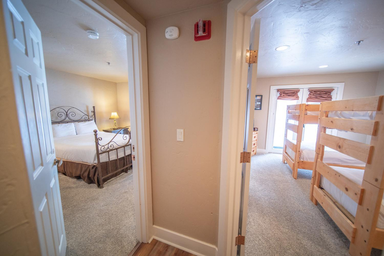 Bedroom 3, Starfire 1992, Summit