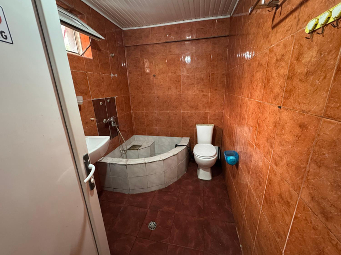 Bathroom 3, Palma Hostel, Batumi