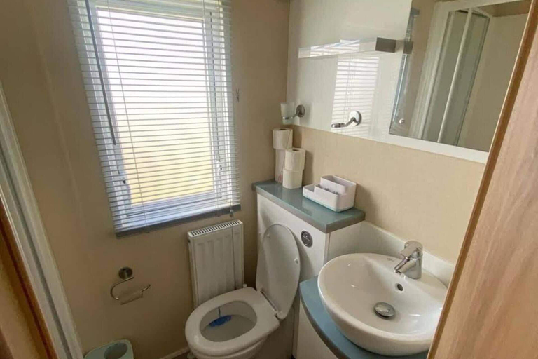 Bathroom 4, 2-bed Caravan - Sleeps 6 - Family & Pet Friendly, Lincolnshire