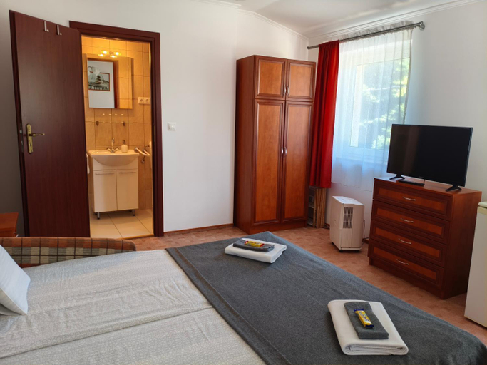 Bedroom 2, Sorompo Vendeghaz, Balatonalmádi