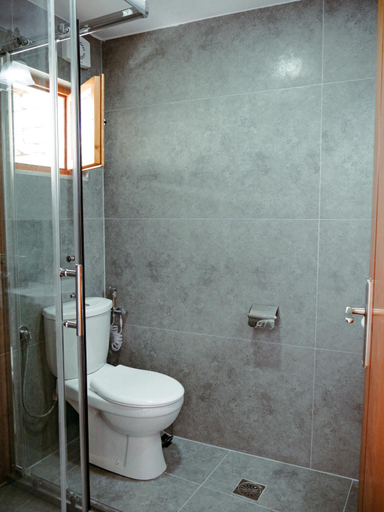 Bathroom 4, Petrichor, Gjirokastrës
