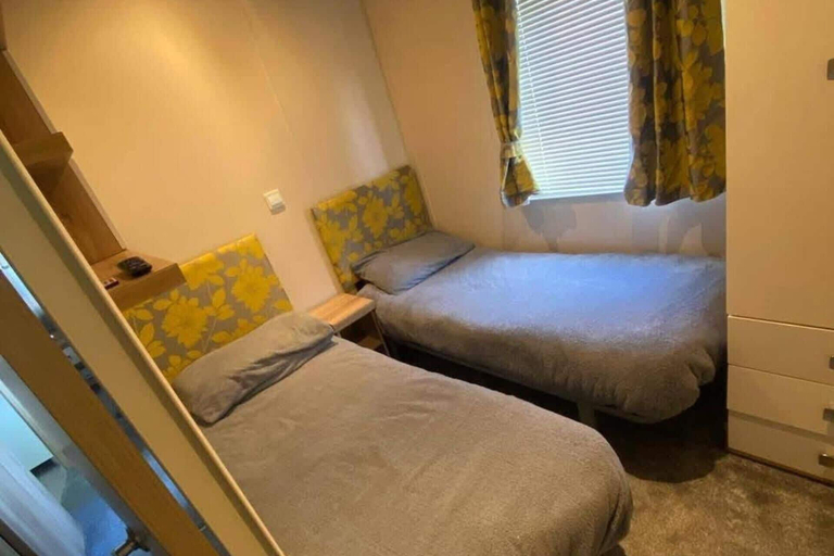 Room 3, 2-bed Caravan - Sleeps 6 - Family & Pet Friendly, Lincolnshire