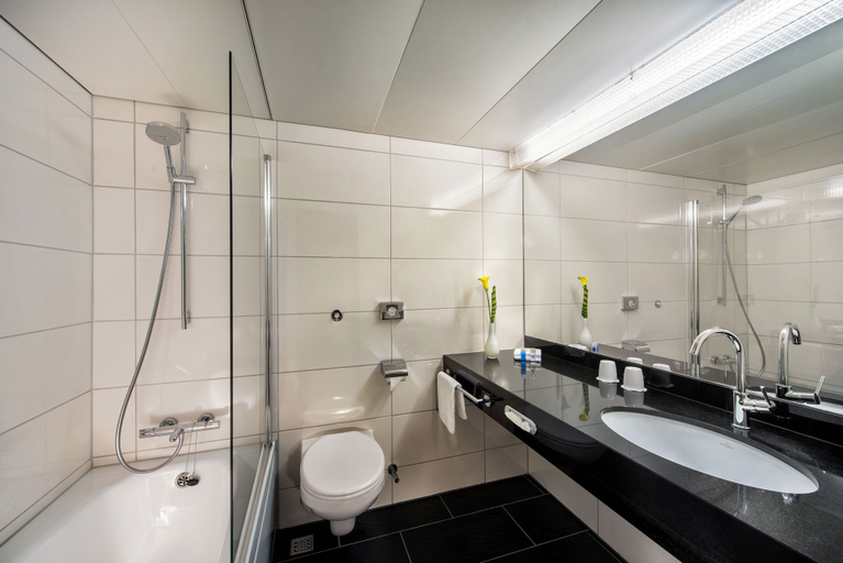 Bathroom 5, Maritim Hotel Bellevue Kiel, Kiel