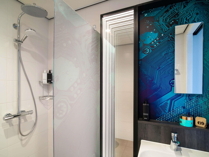 Bathroom 5, ibis Styles Delft City Centre, Delft
