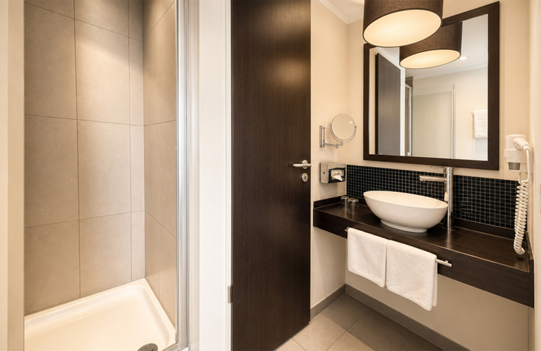 Bathroom 4, Leonardo Hotel Berlin, Berlin