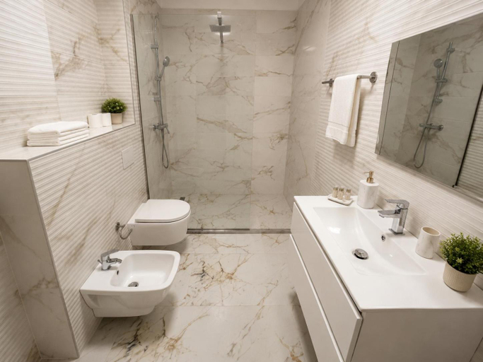 Bathroom 2, LUXURY RESIDENCE Apartments & Studio, Constanta