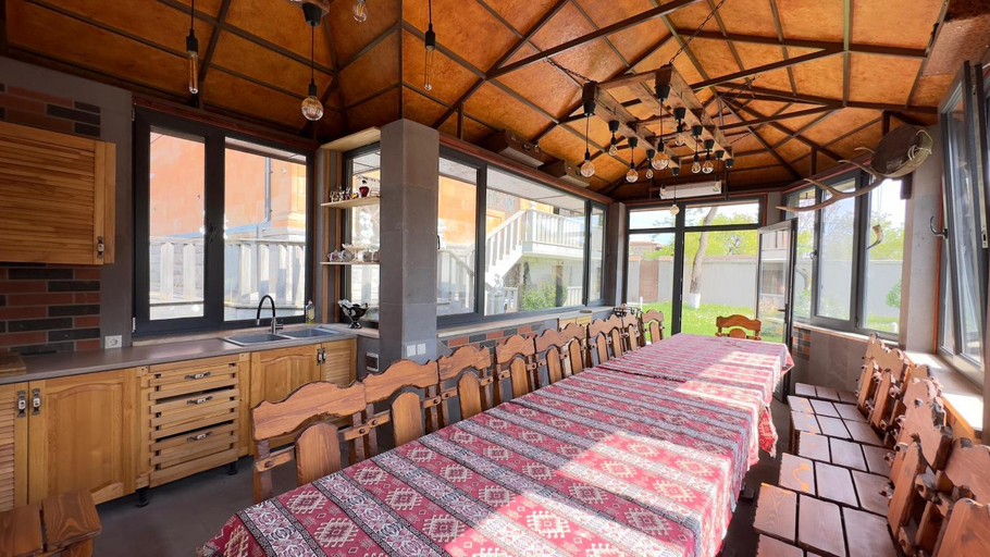 5, Villa with Private Pool, Yerevan