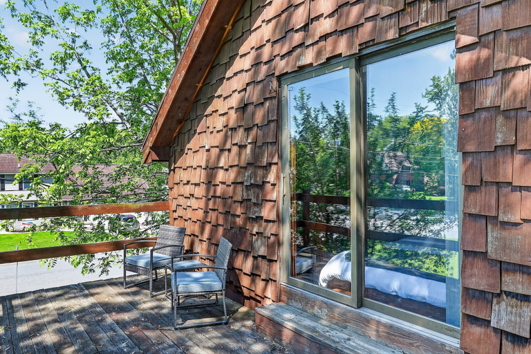 Terrace/patio, City Explorer Basecamp Buffalo 1 Bedroom Duplex with AC, Erie