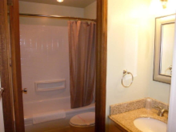 Bathroom, Mountain View Lodge, Lewis