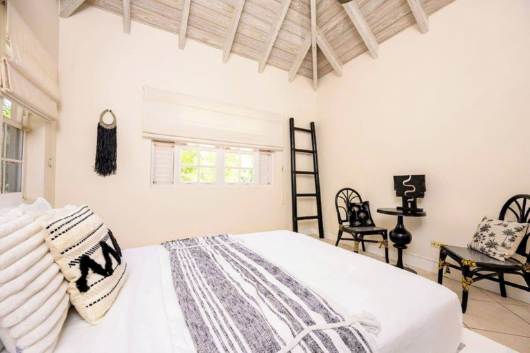 Room 4, Kyalami - by Zenbreak