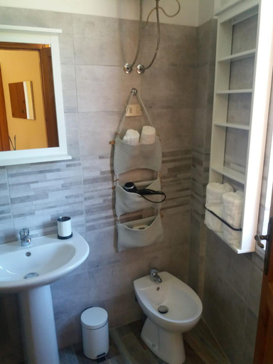 Bathroom 3, Affittacamere Via Muraglione, Latina
