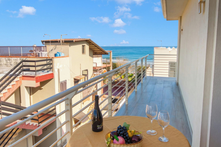 Outdoor dining 5, Casa Golf a 200m From The Sea, Syracuse