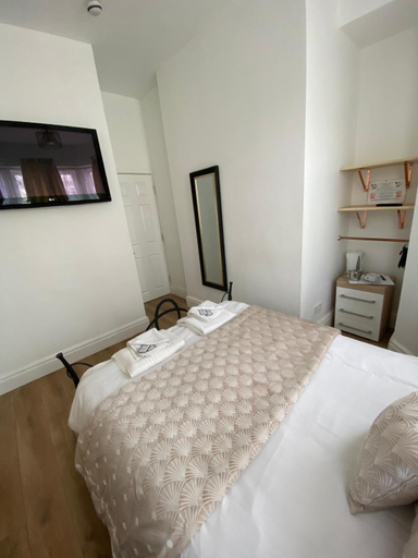 Bedroom 3, Alexander's luxury rooms all en-suite, 1 apartment with spa bath, Blackpool