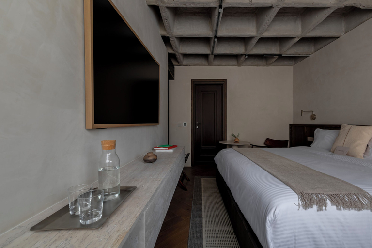 Room 5, Ruben Dario 38, Mexico City