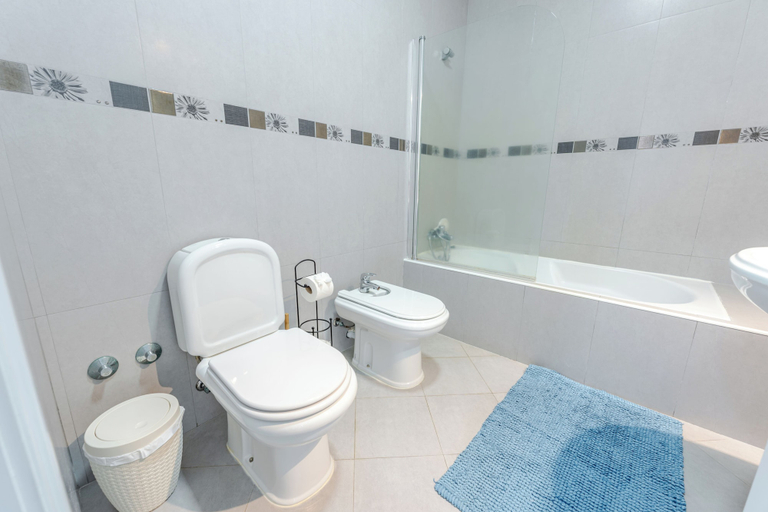 Bathroom 4, Casa da Fajã - Spacious, Garden, and Private Parking, Ponta Delgada