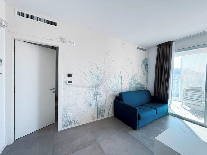 Living room 3, Modern Apartment Steps From the Beach, Venezia