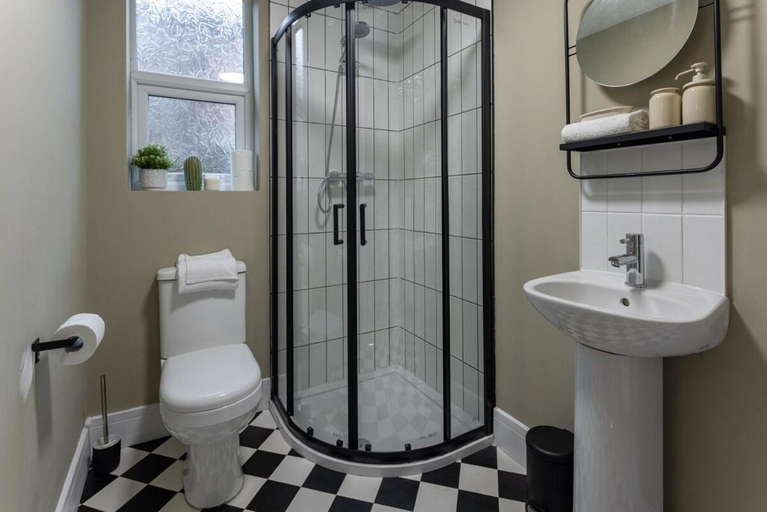 Bathroom 2, Broughton Place: Contemporary Apartments in Liverpool, Sefton