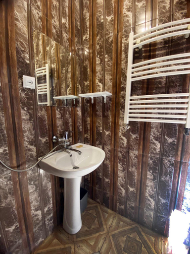 Bathroom 5, Good Night, Tbilisi