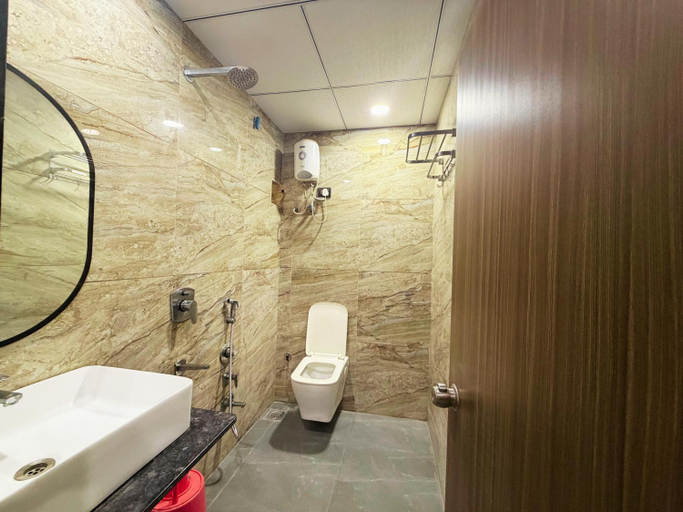 Bathroom 4, Hotel Fortune, Surat