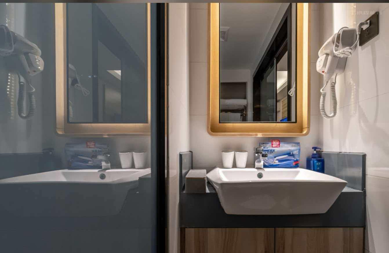 Bathroom, Hanting Premium Hotel Putian Wanda Plaza, Putian