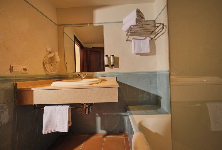 Bathroom 5, Hotel Rural Es Riquers, Baleares