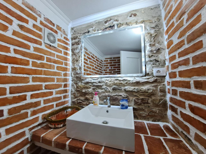 Bathroom 3, "Villa 70" Guesthouse, Gjirokastrës