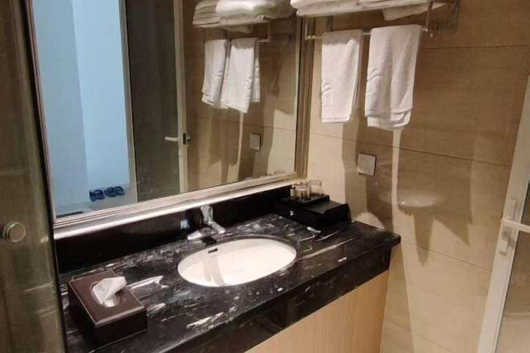 Bathroom 4, Yunyang Huaxu Hotel, Chongqing