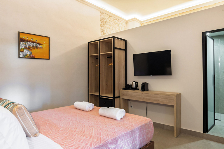 Room 2, Jivaeri Luxury Suites, South Aegean