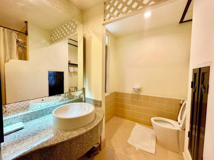 Bathroom 4, Chiang Mai Gate Hotel, Muang Chiang Mai