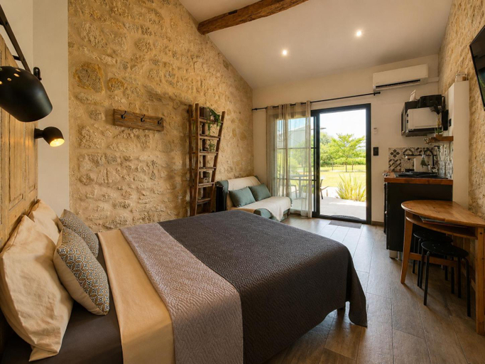 Bedroom 2, L inarretable studio independant, Gironde