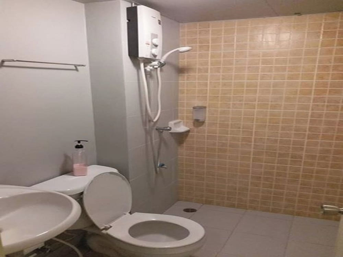 Bathroom, Room-poppular Palace Don Mueang Bangkok, Pak Kret