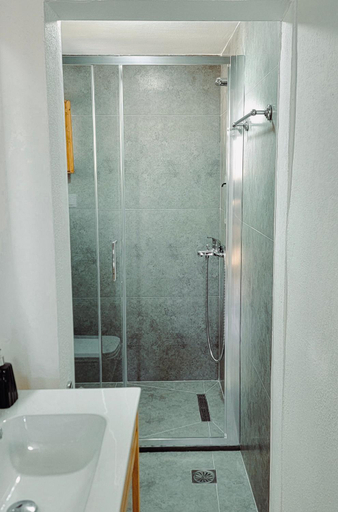 Bathroom 3, Petrichor, Gjirokastrës