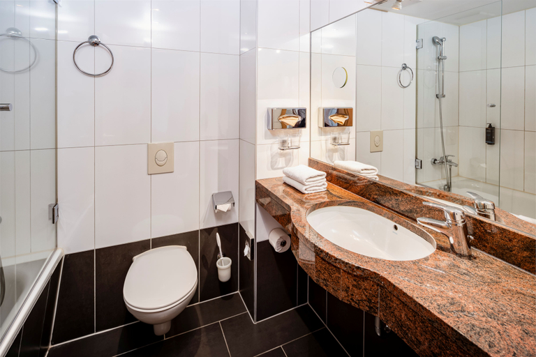 Bathroom 4, Hotel Chateau Kurfuerstendamm, Berlin