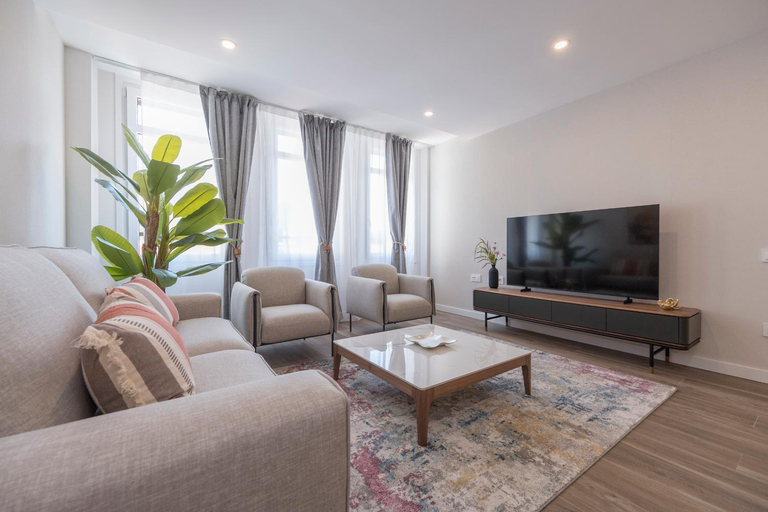 Shared lounge/TV area 4, Duplex Principe de Canalejas, Madrid