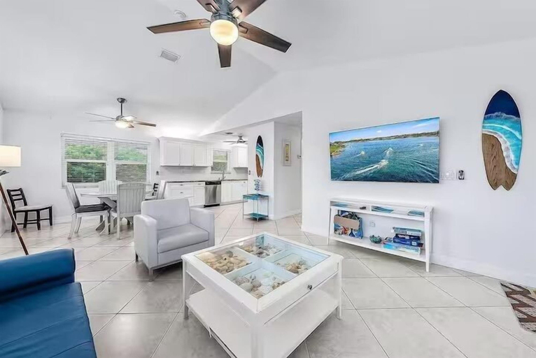Property grounds 2, Steps to Surfers Paradise | Family Beach Condo, Saint Lucie