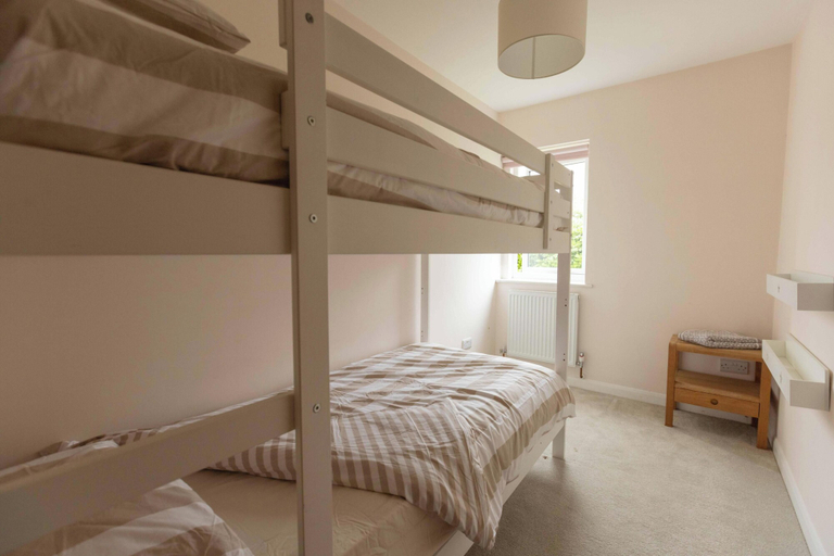 Room 4, House - Sleeps 12 - Parking - Garden, Dorset