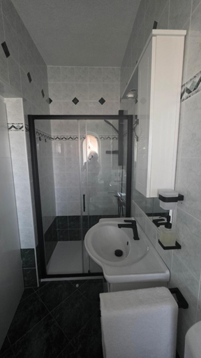 Bathroom 4, Apartments Alenka, Rovinj