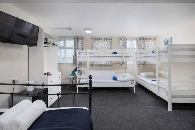 Bedroom 3, 100 Pipers Hotel, Blackpool