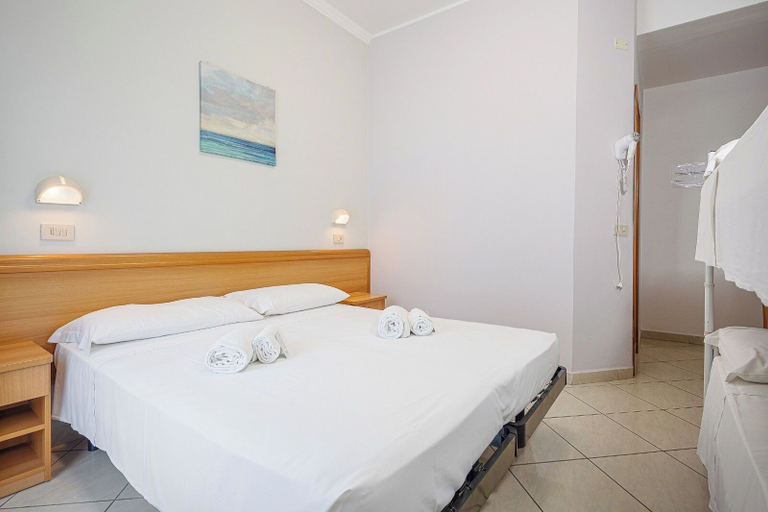 Bedroom 4, Hotel Blue Ribbon, Rimini