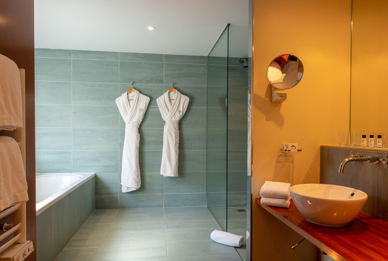 Bathroom 5, Le Manoir du Lys, Orne