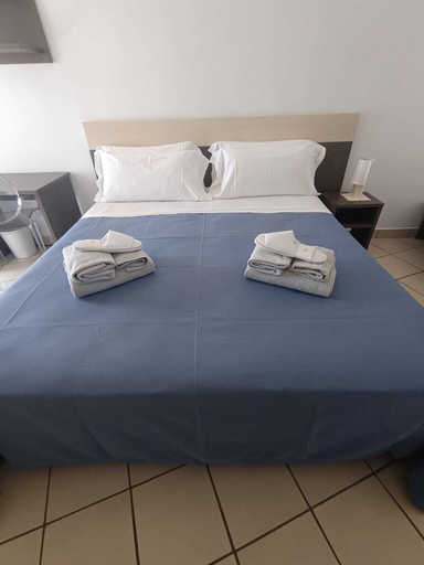 Bedroom 4, TUAREG Hotel, Taranto
