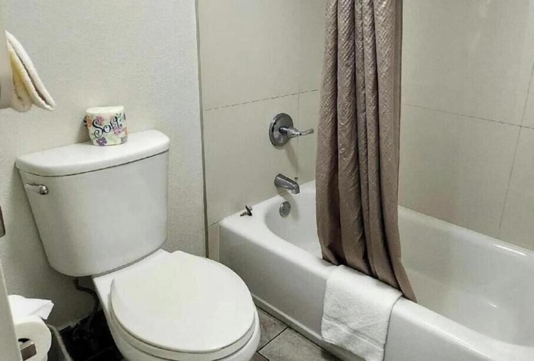 Bathroom, Townhouse Winston Salem - University, Forsyth