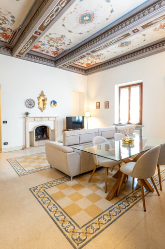 Living area 5, Tuscanflat Castle, Siena
