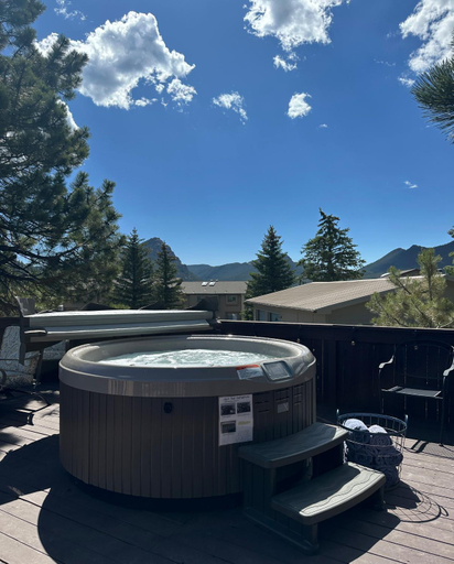 Sport & Beauty, Columbine Inn, Larimer