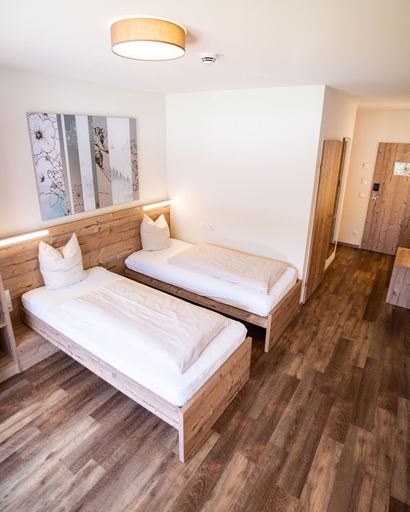 Bedroom 3, COOEE alpin Hotel Dachstein, Gmunden