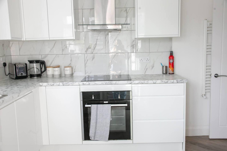 Kitchen, Art Deco Stylish 3 Bed Apartment, Southend-on-Sea