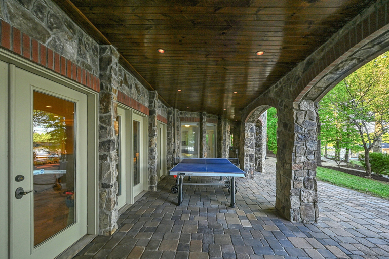Terrace/patio 5, Spacious Waterfront House With Private hot Tub, Sauna, Pool Table, Louisa