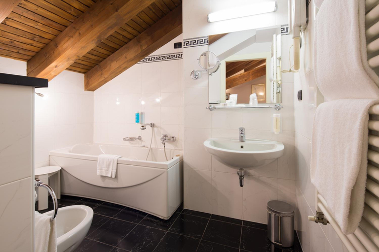 Bathroom 4, Art & Hotel, Bergamo